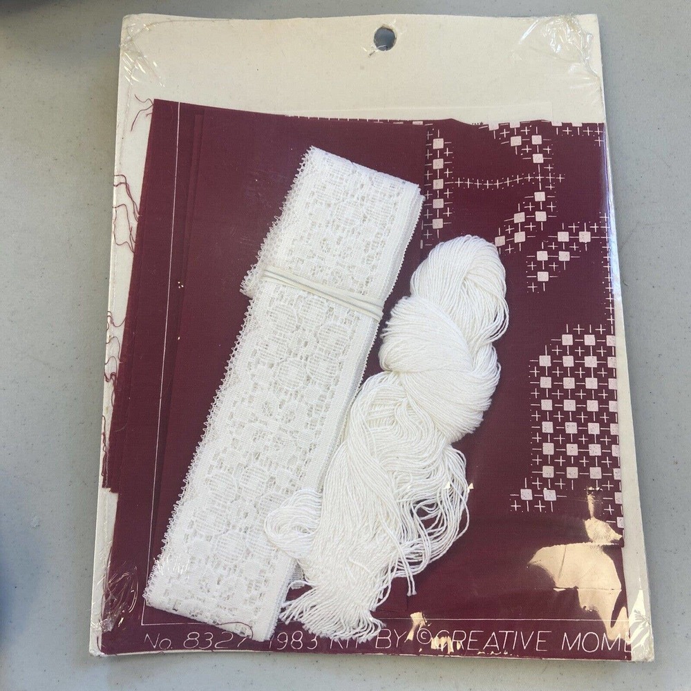 Creative Moments Snowflaking Kit Lace Edged Red 14” Square Pillow Colonial Craft - Picture 4 of 4